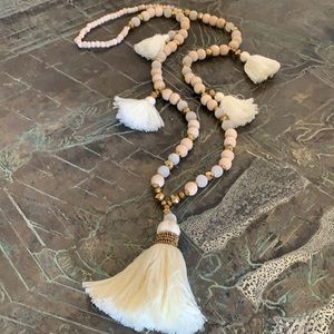 Boho tassel necklace in white
